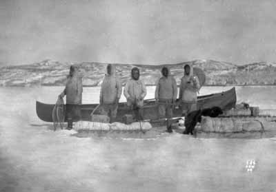 Albert Peter Low and party on a hauling picnic up Lake Winokapau, Hamilton River, Labrador (© None; Credit: A.P. Low/Library and Archives Canada/PA-038169)