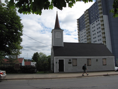 The Little Dutch (Deutsch) Church NHSC and its burial ground, still located on three 50-foot lots laid out in the 1750s (© Parks Canada / Parcs Canada, 2010 (Jim Molnar))