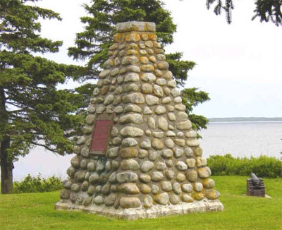 HSMBC Cairn and plaqued photo © Mr. Ivan Smith, 2003