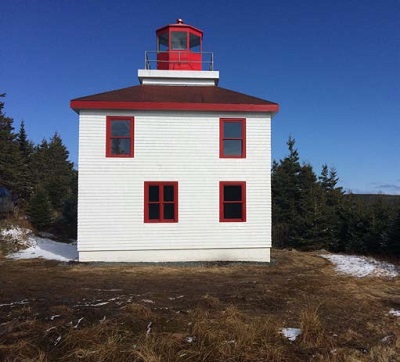 Après la refection du phare d'Isaacs Harbour en 2018. (© Fisheries and Oceans / Pêche et océans, 2018)