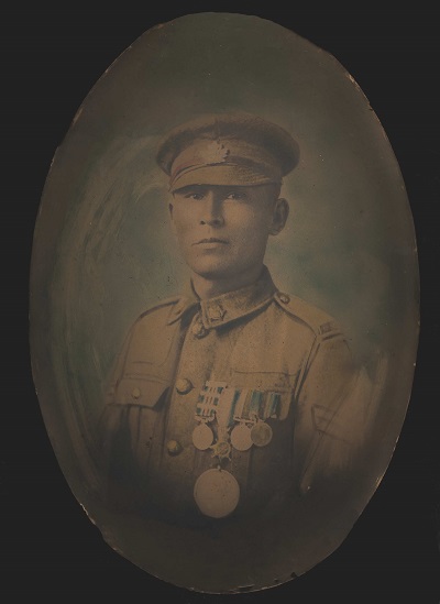 Corporal Francis Pegahmagabow (© George Metcalf Archival Collection / Canadian War Museum // Collection d'archives George-Metcalf / Musée Canadien de la Guerre)