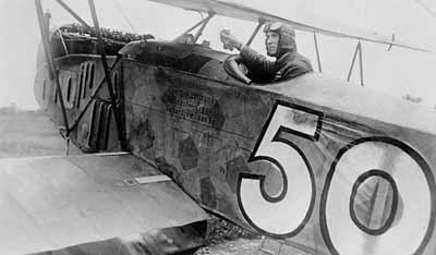 Major W.G. Barker in Fokker D. VII aircraft No. 50 competing in the air race between Toronto, Ont., and New York, N.Y. © Canada. Bureau des brevets et du droit d'auteur / Bibliothèque et Archives Canada // Patent and Copyright Office / Library and Archives Canada / C-014058