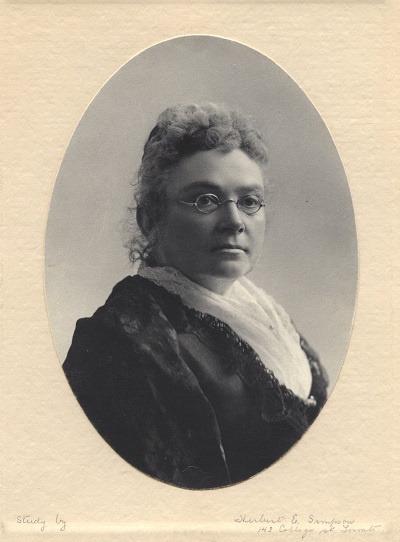 Black and white studio portrait of Emily Stowe. © Wilfrid Laurier University Archives & Special Collections // Archives et collections spéciales de l'Université Wilfrid Laurier