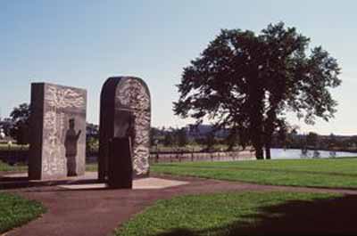 Monument at Cartier-Brébeuf © Parcs Canada | Parks Canada