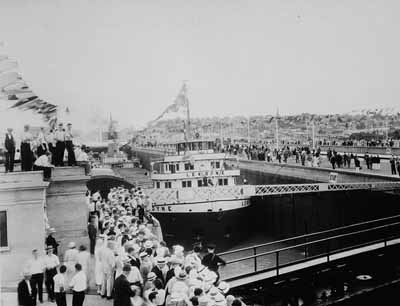 Welland canal (© Library and Archives Canada | Bibliothèque et Archives Canada / C-045311)