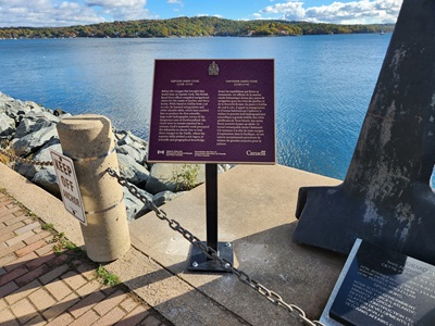 Captain Cook - detail replacement plaque in DeWolf Park, Bedford, NS, 2024 © Parks Canada | Parcs Canada, 2024.