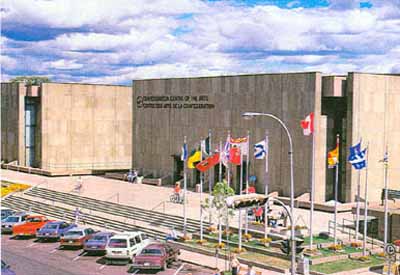 Vue générale du Centre des arts de la Confédération. © Frank MacKinnon, Honour the Founders! Enjoy the Arts!, Fathers of Confederation Buildings Trust, Charlottetown, 1990, p.67.