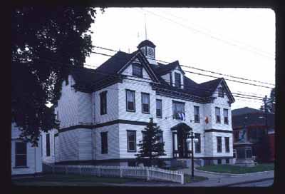 Corner view of the Liverpool Town Hall, showing its wooden construction and the use of wood for all decorative detailing on the exterior, 1984. © Parks Canada Agency/ Agence Parcs Canada, 1984.