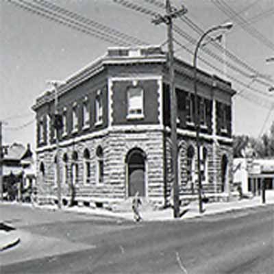 General view of Postal Station "B," showing the classical order of the symmetrical façades that includes the rusticated stone first floor, the brick second floor, and a projecting metal cornice and brick parapet trimmed in stone, 1971. © Canadian Inventory of Historic Buildings/Inventaire des Bâtiments Historiques du Canada, 1971.