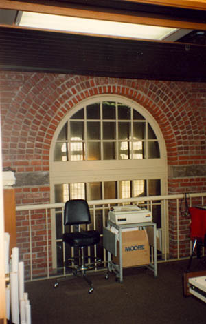 Detail of one of the windows at the St. John Bastion Foundry, 1993. © Agence Parcs Canada / Parks Canada Agency, Y. Desloges, 1993.