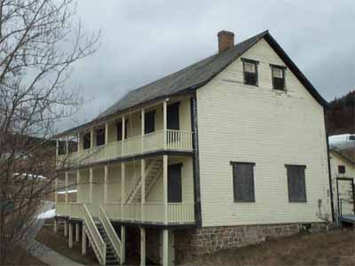 Corner view of the Hyman house and store, 2000. © Agence Parcs Canada / Parks Canada Agency, L. Bouchard, 2000.