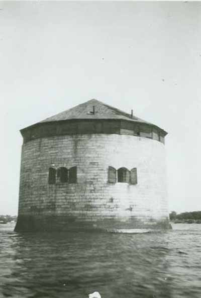 Vue générale de la tour Martello Shoal, 1924. © National Archives of Canada /Archives nationales du Canada, PA8887, 1924.