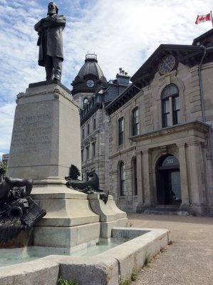 Corner view of Edmonstone, Allan and Company Building © Agence Parcs Canada | Parks Canada Agency, S. Desjardins, 2016.