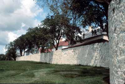 Exterior photo © Parks Canada / Parcs Canada, 1993