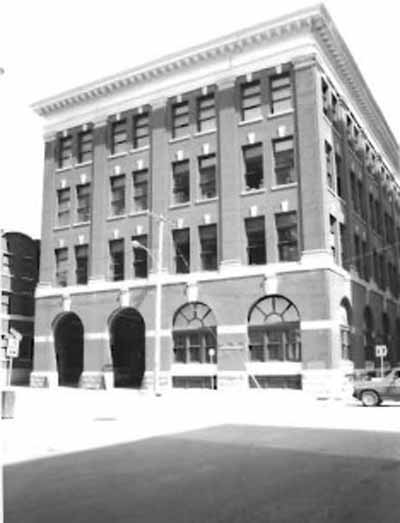 Customs Examining Warehouse, McDermot Avenue elevation. (© (Photo courtesy  of Public Works Canada, n.d.))