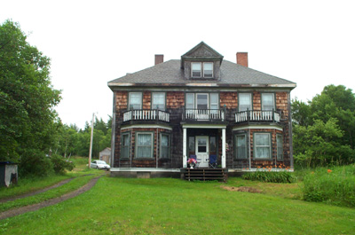 View of the facade of the residence at the Marconi Wireless Station. © Agence Parcs Canada / Parks Canada Agency, 2008 (Dan Pagé)