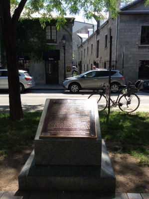 Plaque of the Historic Sites and Monuments Board of Canada commemorating Kondiaronk © Agence Parcs Canada | Parks Canada Agency, S. Desjardins, 2016.