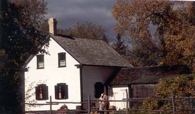 South east exterior elevation of Louis Riel House, 1999. © Parks Canada Agency / Agence Parcs Canada, 1999.