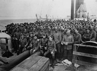 Personnel of Strathcona's Horse en route to South Africa aboard S.S. MONTEREY. 1899 © Library and Archives Canada | Bibliothèque et Archives Canada / C-000171