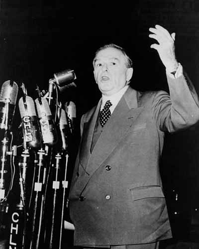 Quebec Premier Maurice Duplessis giving a speech. Trois-Rivières, Quebec. ca. 1950 © Bibliothèque et Archives Canada | Library and Archives Canada / PA-178340