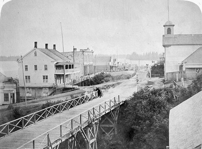 New Westminster's Main Street © Photograph attributed to Charles Gentile | Photo attribuée à Charles Genitle / Library and Archives Canada | Bibliothèque et Archives Canada / C-088874