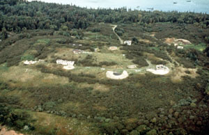 Aerial view of Fort McNab, 1989. © Agence Parcs Canada / Parks Canada Agency, 1989.