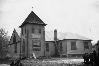 General view of St. Andrew's Presbyterian Church, ca. 1948 © Allen, P.E. / Library and Archives Canada | Bibliothèque et Archives Canada / PA-022464