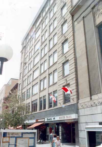 A view of the Booth Building from Sparks Street (© Public Works Canada / Travaux Publics, 1985.)