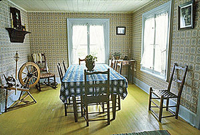 View of the interior of the Sir Wilfrid Laurier house depicting the dinning room, 1982. © Parks Canada| Parcs Canada, 1982