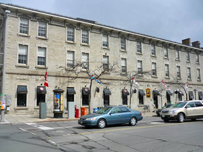 Side view of the Former Geological Survey of Canada Building showing the symmetrical rows of large, rectangular windows, its use of double-hung sash windows, and surviving finishes, 2011. © Parks Canada Agency / Agence Parcs Canada, M. Therrien, 2011.