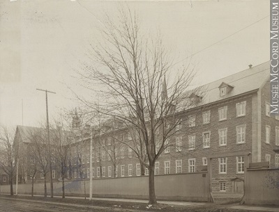 Le couvent des Soeurs Grises vu de la rue Guy, Montréal, Québec, vers 1890 © Musée McCord Museum / MP-0000.869.7